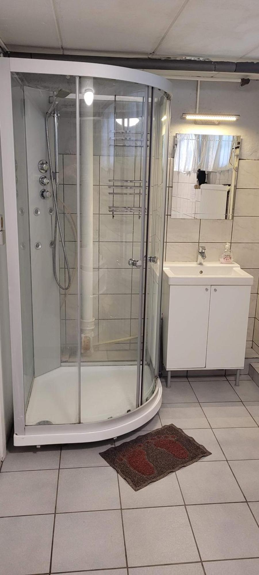 Spacious 110m2 2br Basement Retreat, Jacuzzi, Table Tennis & Garden Access