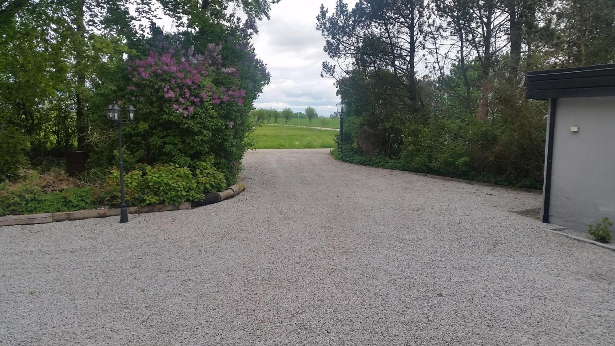 Spacious 110m2 2br Basement Retreat, Jacuzzi, Table Tennis & Garden Access Lägenhet Malmö